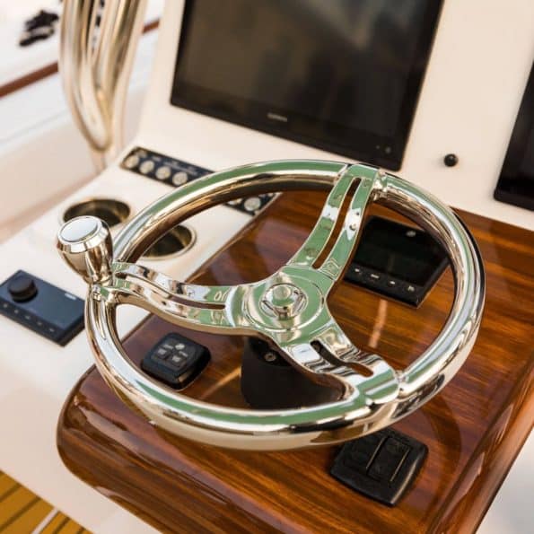 gemlux belloca steering mounted on wood helm